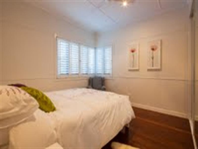 75 THORNESIDE Road, Thorneside QLD 4158