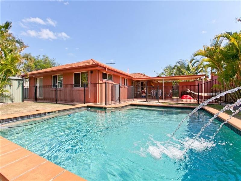 2 Matthews Way, Wakerley QLD 4154