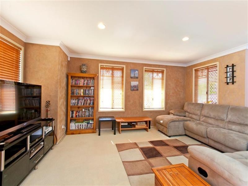 2 Matthews Way, Wakerley QLD 4154