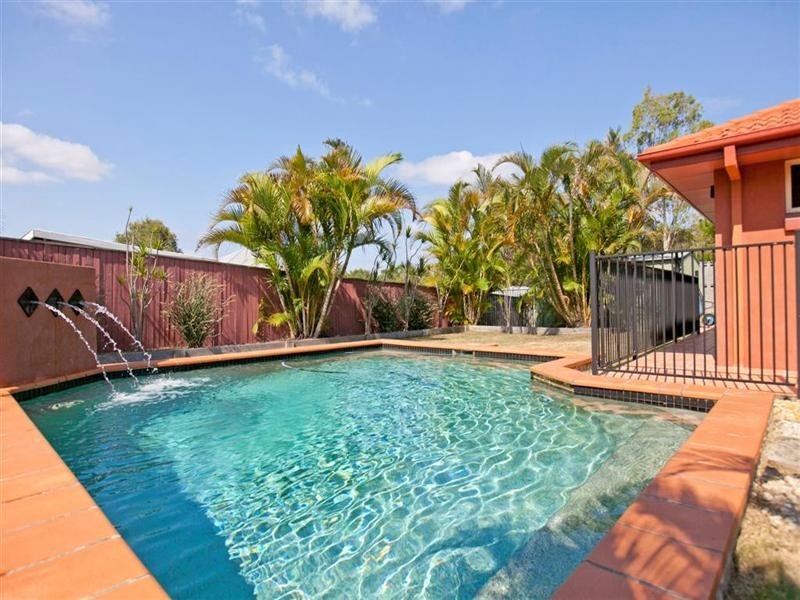 2 Matthews Way, Wakerley QLD 4154