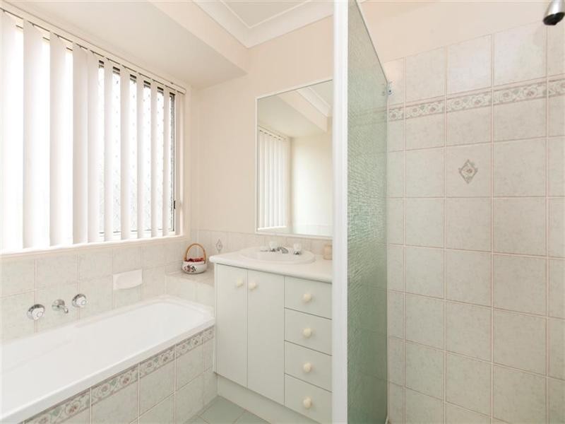 17 Cresthill Street, Birkdale QLD 4159