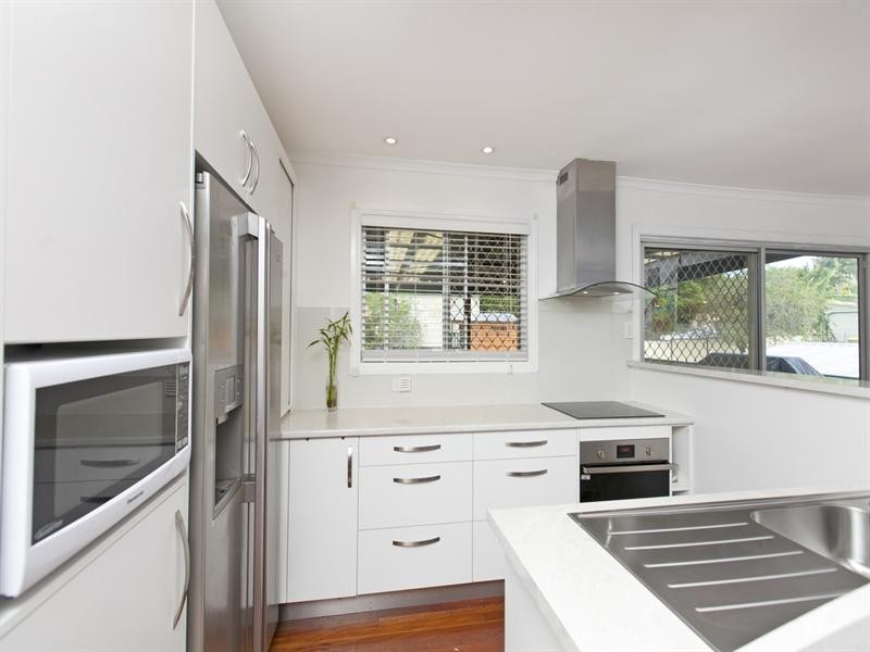 11 Currawong Drive, Birkdale QLD 4159