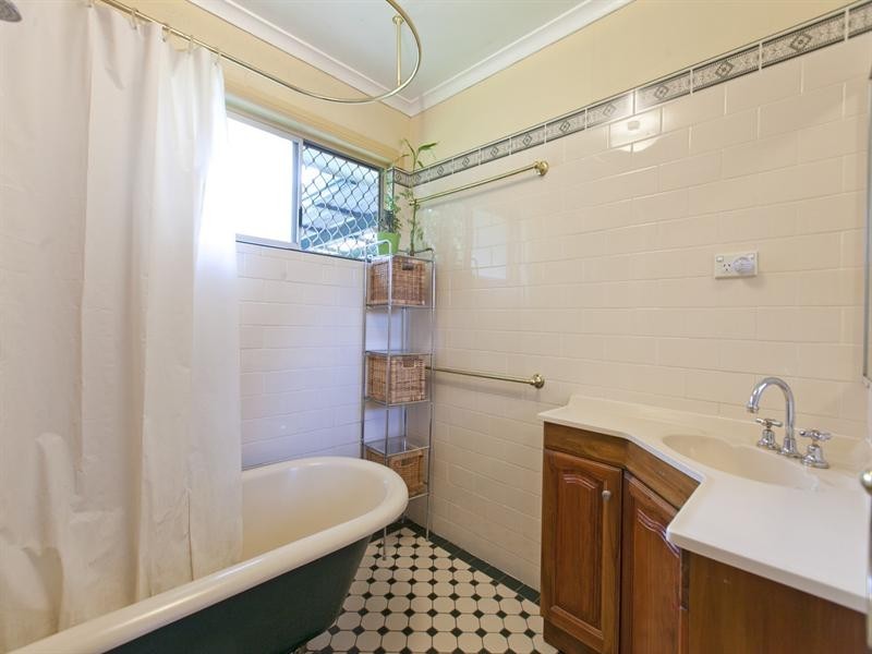 11 Currawong Drive, Birkdale QLD 4159