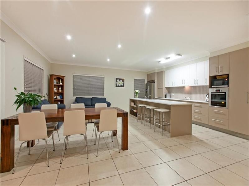 11 Riseborough Terrace, Cleveland QLD 4163