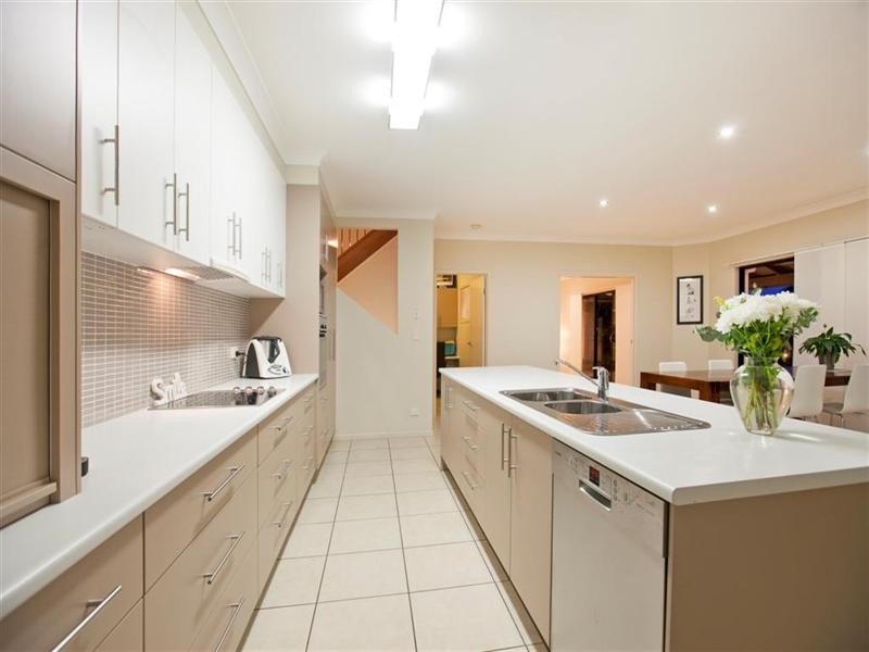 11 Riseborough Terrace, Cleveland QLD 4163