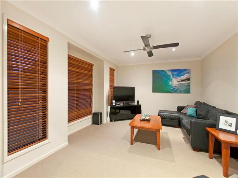 11 Riseborough Terrace, Cleveland QLD 4163