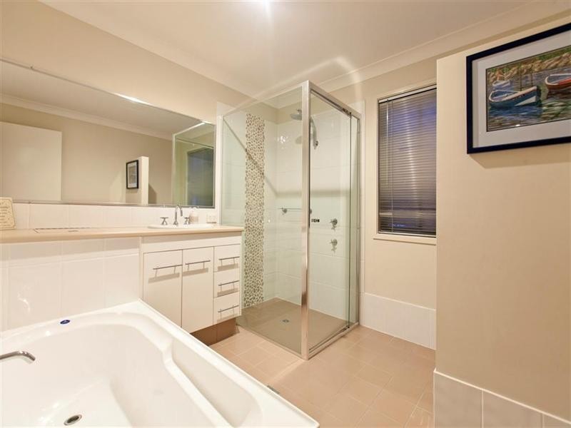 11 Riseborough Terrace, Cleveland QLD 4163