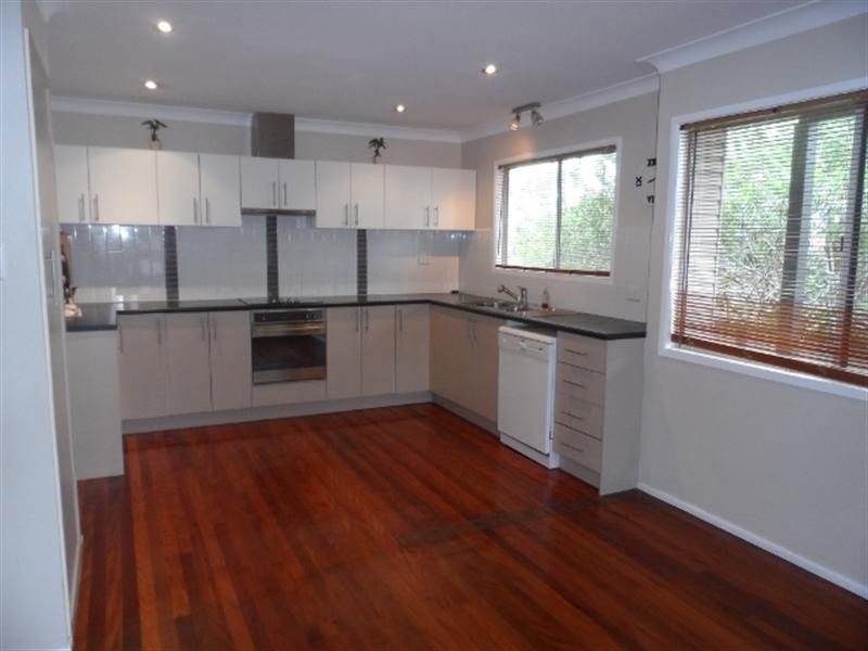 6 THORNE Road, Birkdale QLD 4159