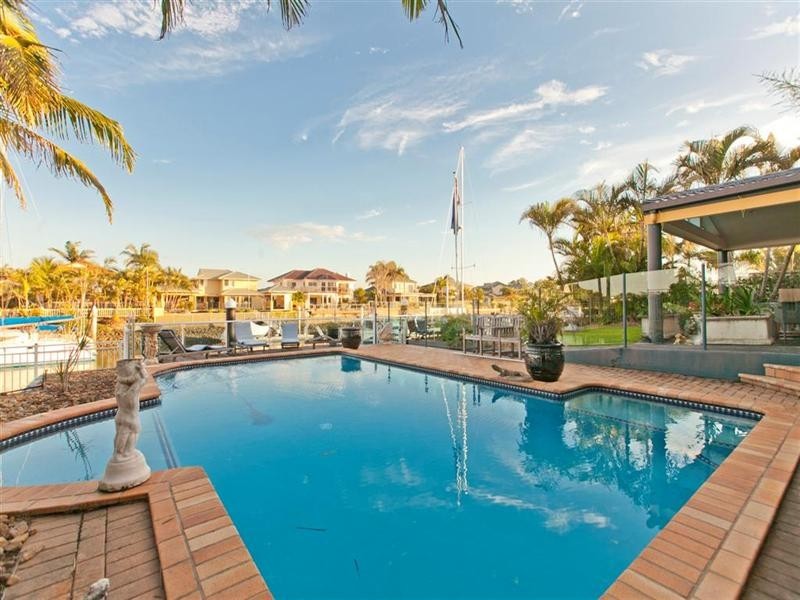 12 Mainsail Street, Birkdale QLD 4159