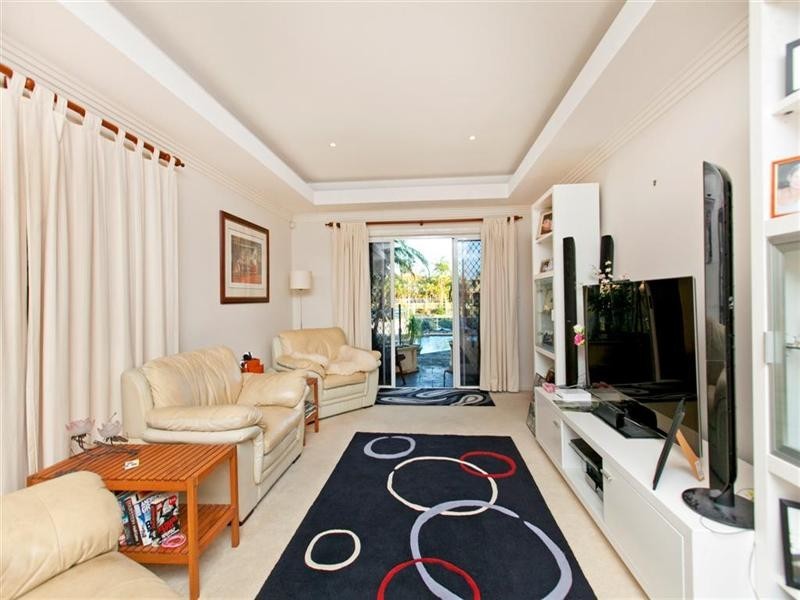 12 Mainsail Street, Birkdale QLD 4159