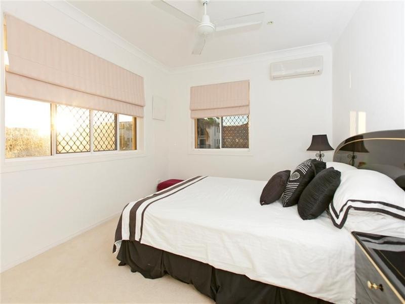 12 Mainsail Street, Birkdale QLD 4159