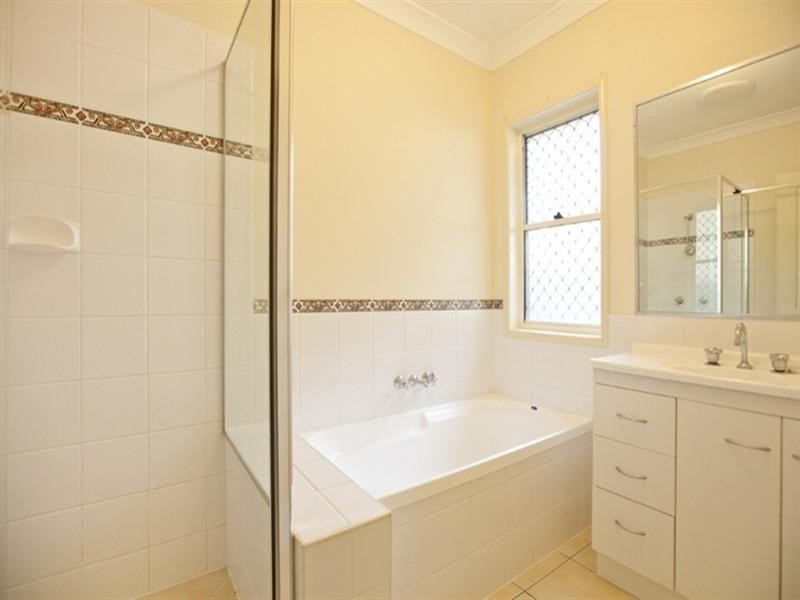 18 Lime Street, Redland Bay QLD 4165