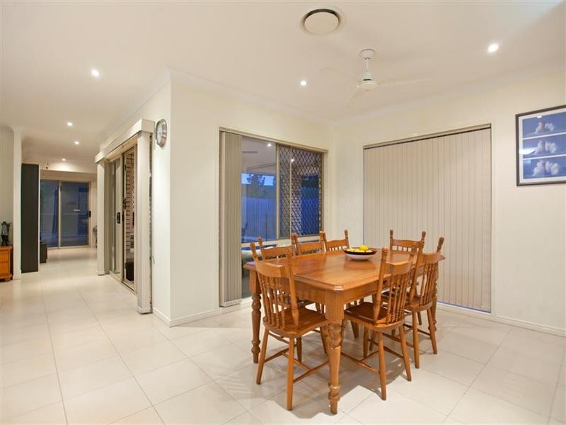 9 Red Gum Crescent, Wakerley QLD 4154