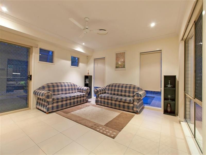 9 Red Gum Crescent, Wakerley QLD 4154
