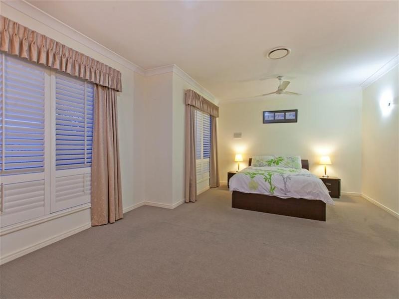 9 Red Gum Crescent, Wakerley QLD 4154