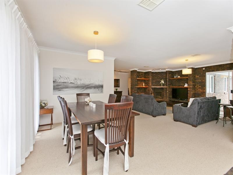 30 Whitehall Avenue, Birkdale QLD 4159