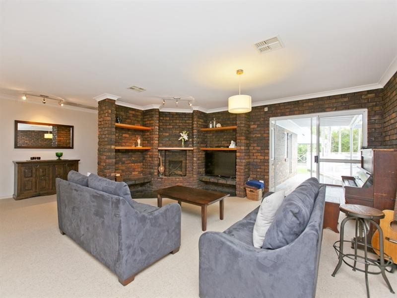 30 Whitehall Avenue, Birkdale QLD 4159