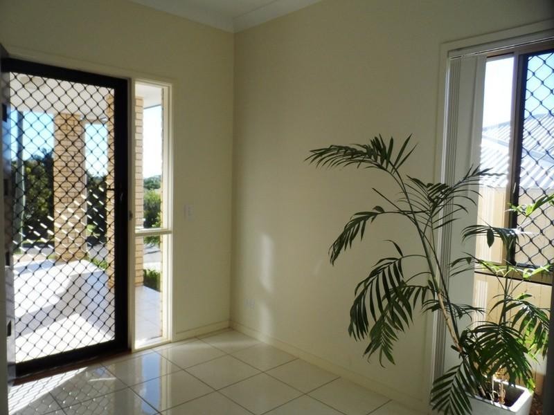 17 MYRA Street, Birkdale QLD 4159