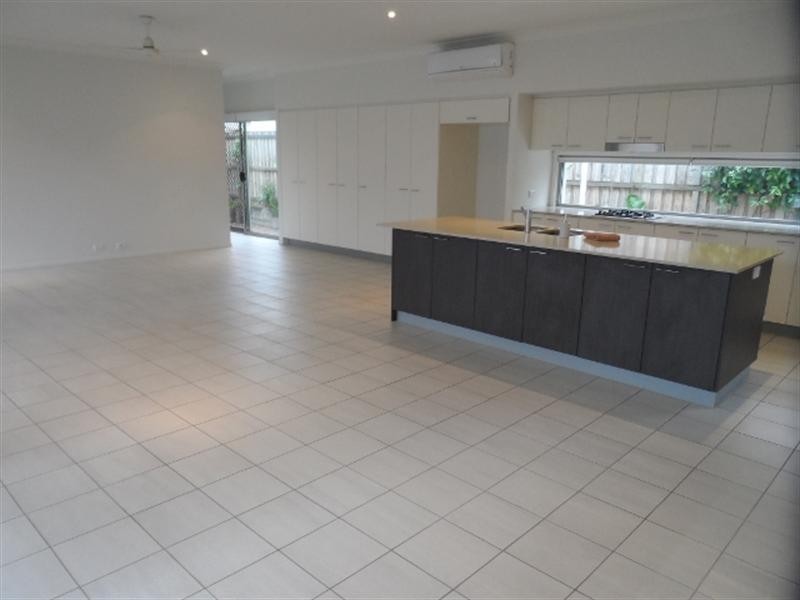 19 MARGARET Crescent, Wakerley QLD 4154