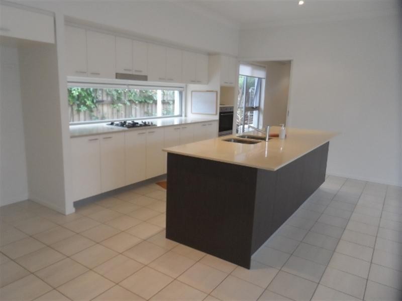 19 MARGARET Crescent, Wakerley QLD 4154