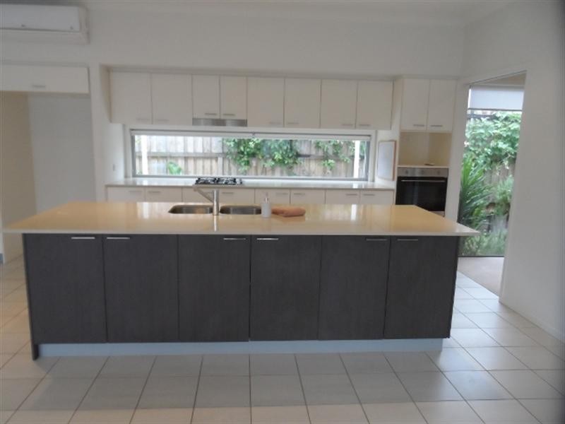 19 MARGARET Crescent, Wakerley QLD 4154