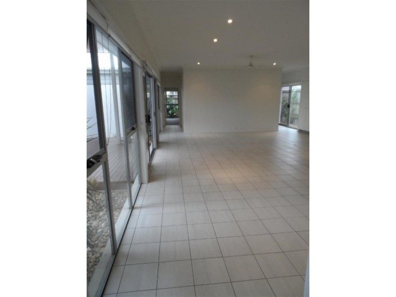 19 MARGARET Crescent, Wakerley QLD 4154