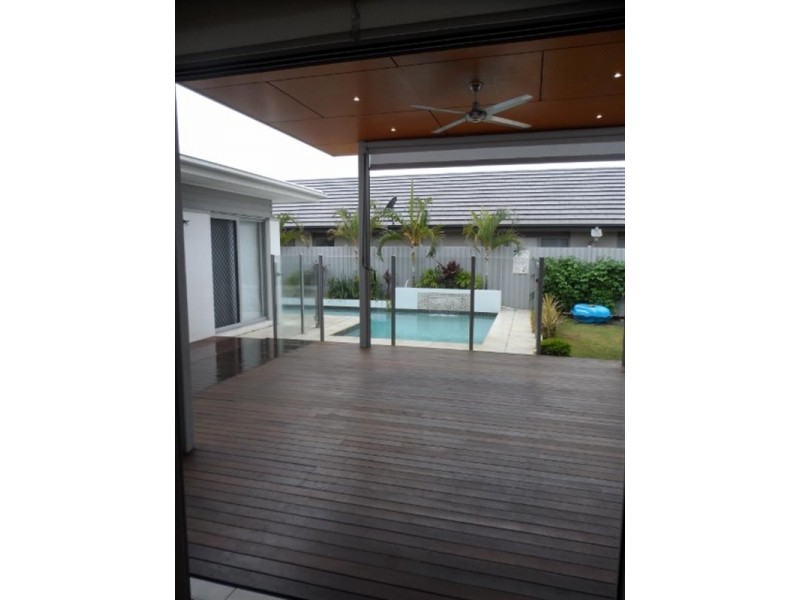 19 MARGARET Crescent, Wakerley QLD 4154