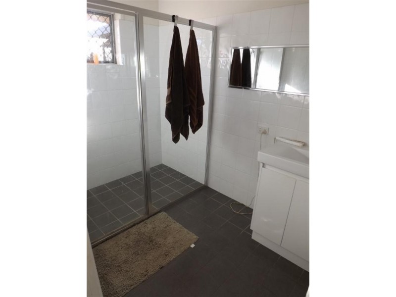 100 VALANTINE Road, Birkdale QLD 4159