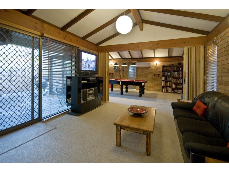 84 Dennis Road, Springwood QLD 4127