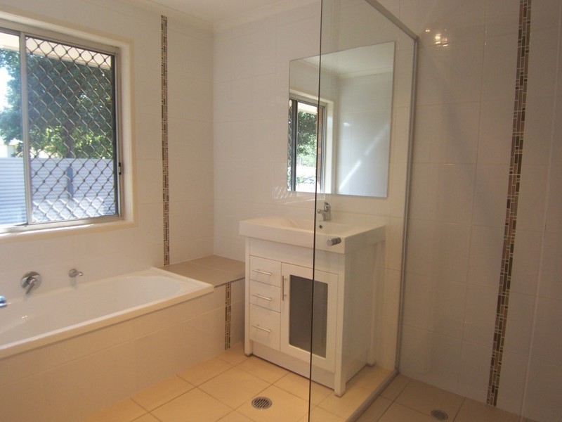 21 Village Drive, Daisy Hill QLD 4127