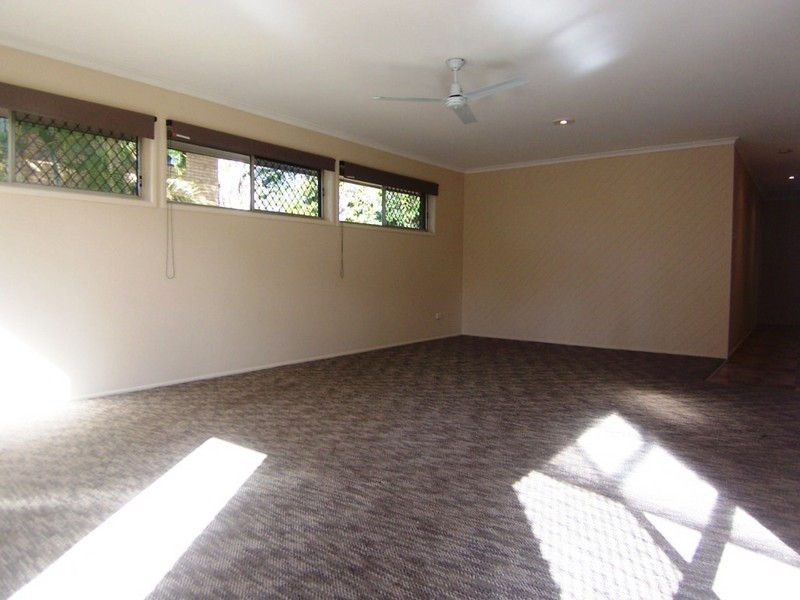 21 Village Drive, Daisy Hill QLD 4127