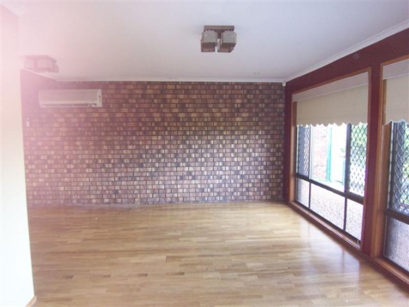 44 Deloraine Drive, Springwood QLD 4127