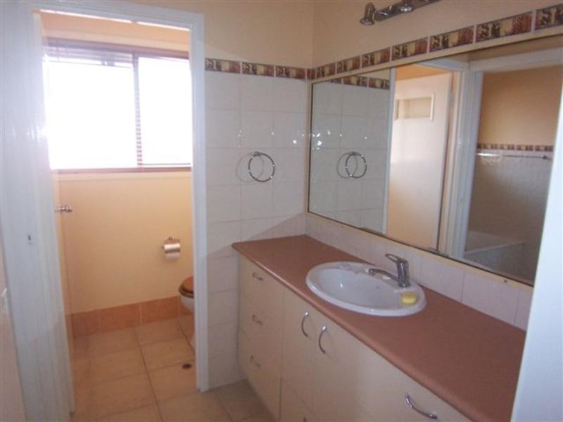 44 Deloraine Drive, Springwood QLD 4127