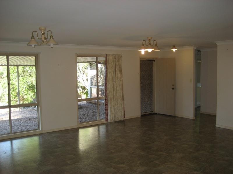 8 Casick Place, Edens Landing QLD 4207