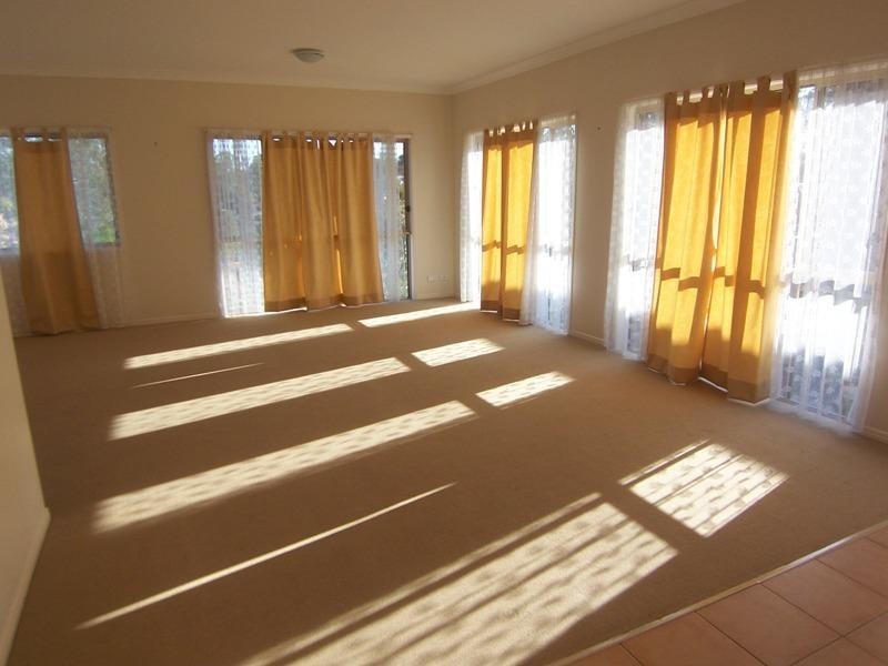 61 Grove Road, Edens Landing QLD 4207