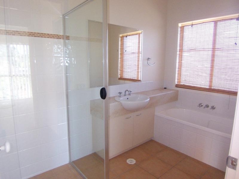 61 Grove Road, Edens Landing QLD 4207