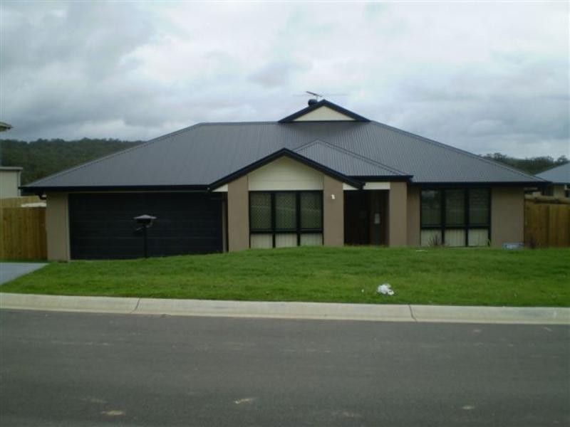 72 John Markwell Parade, Daisy Hill QLD 4127