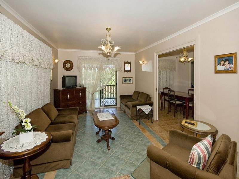 8 Jamie Grove, Springwood QLD 4127
