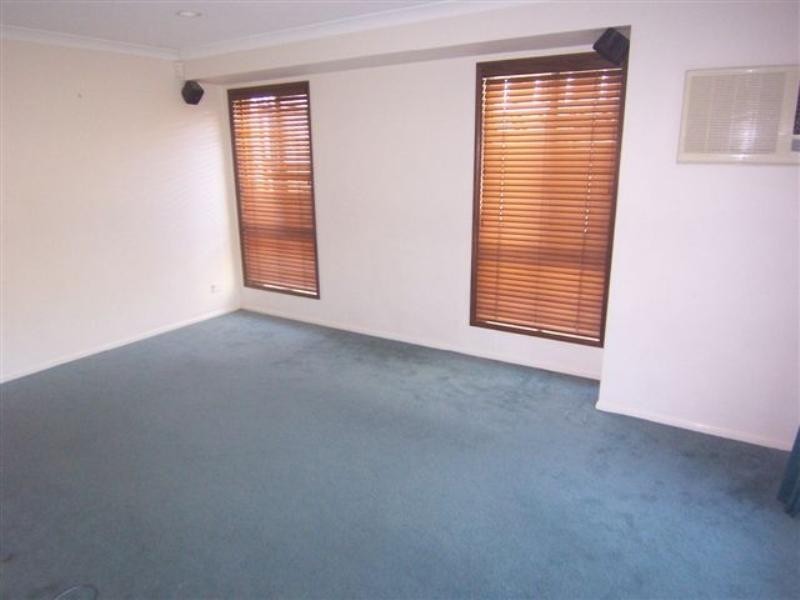 10 Jewel Court, Regents Park QLD 4118