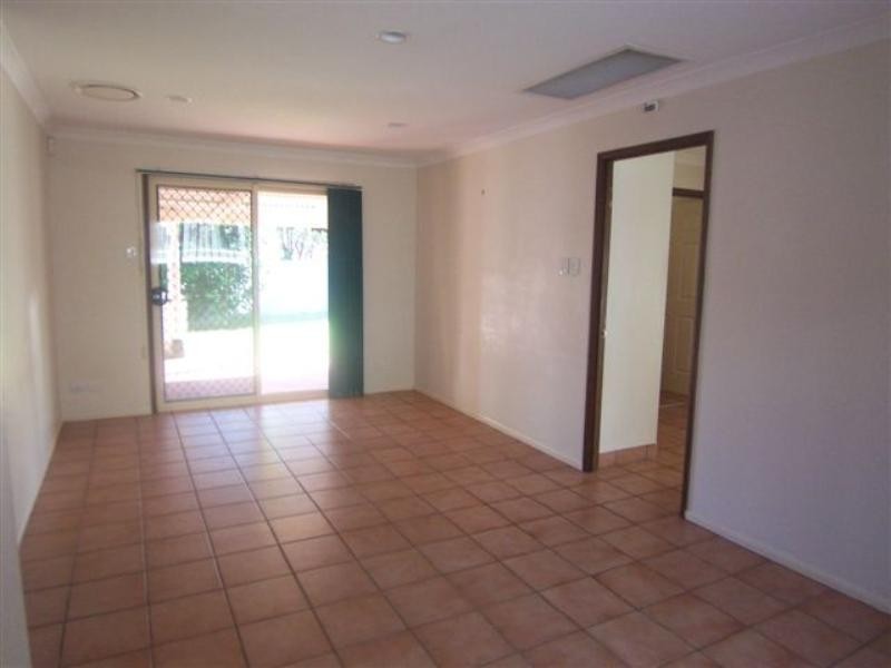 10 Jewel Court, Regents Park QLD 4118