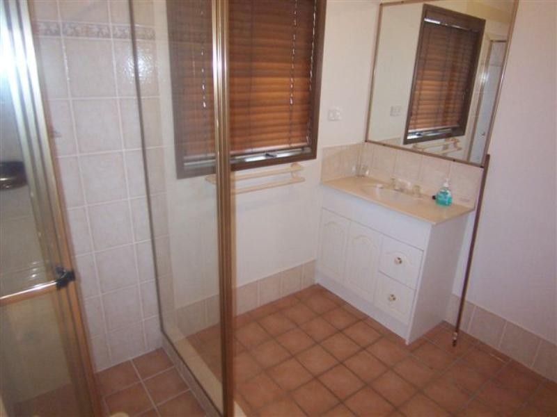 10 Jewel Court, Regents Park QLD 4118