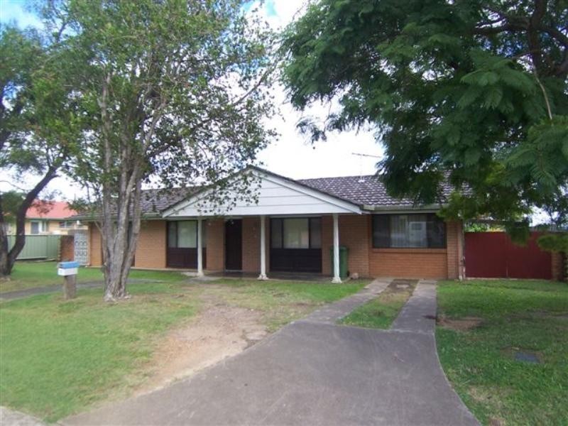 4 Walbrook Avenue, Springwood QLD 4127