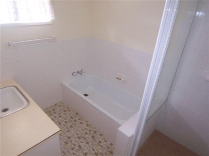 4 Walbrook Avenue, Springwood QLD 4127