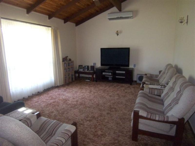 18 Jilbard Drive, Springwood QLD 4127