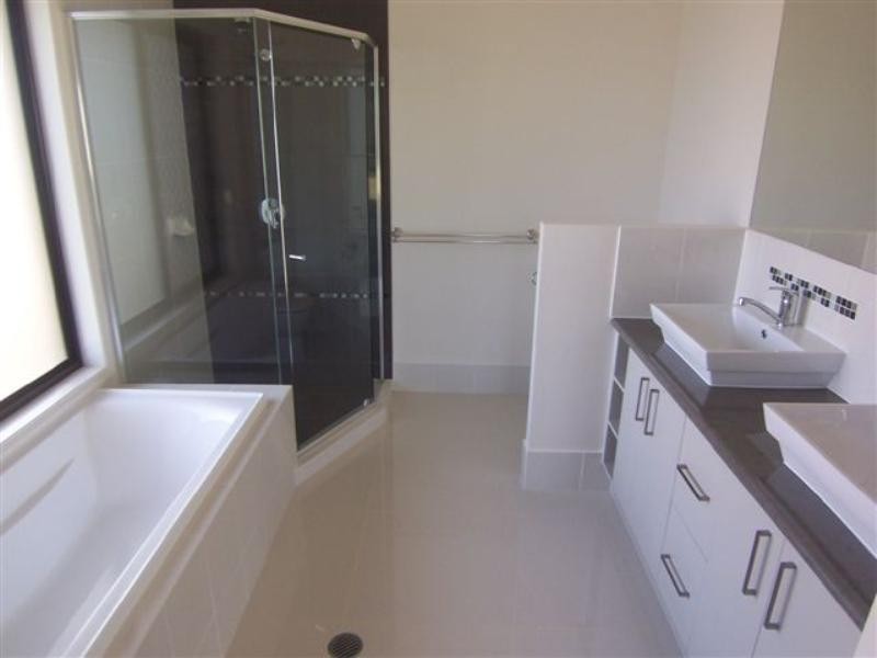 23 Charles Glen Way, Daisy Hill QLD 4127