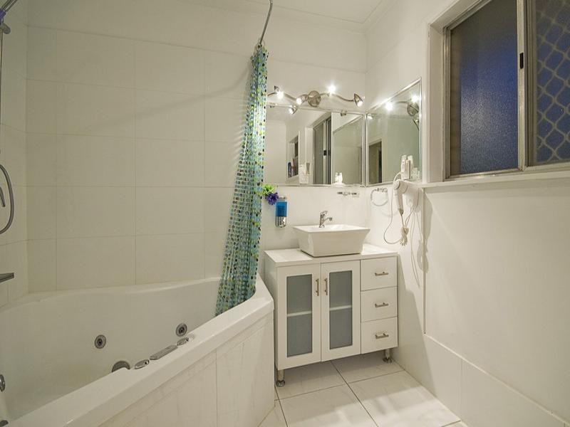 77 Dennis Road, Springwood QLD 4127