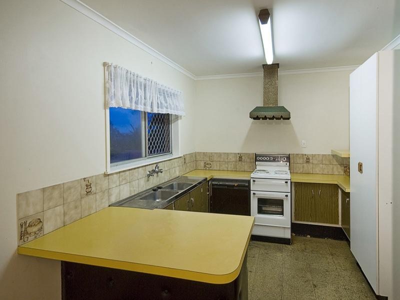 77 Dennis Road, Springwood QLD 4127