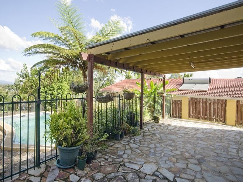 77 Dennis Road, Springwood QLD 4127