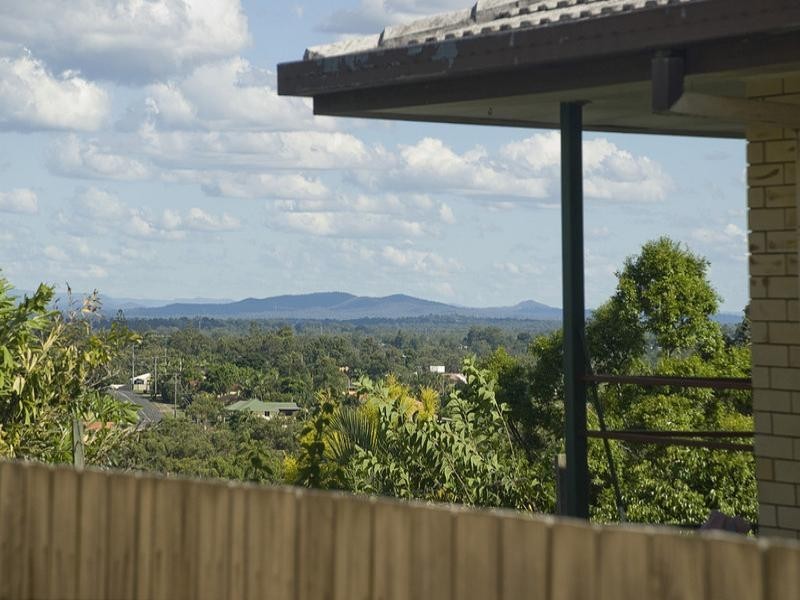 77 Dennis Road, Springwood QLD 4127