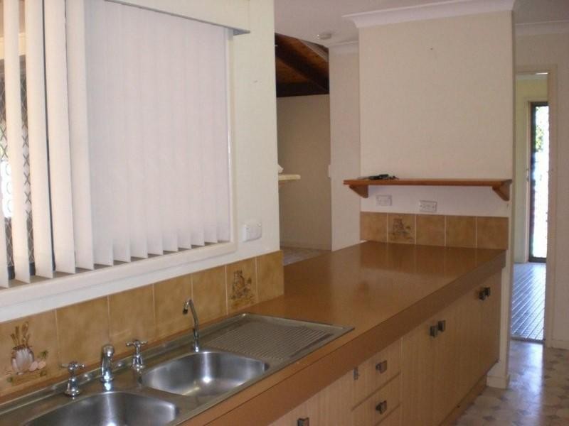 6 Jemalong Court, Springwood QLD 4127